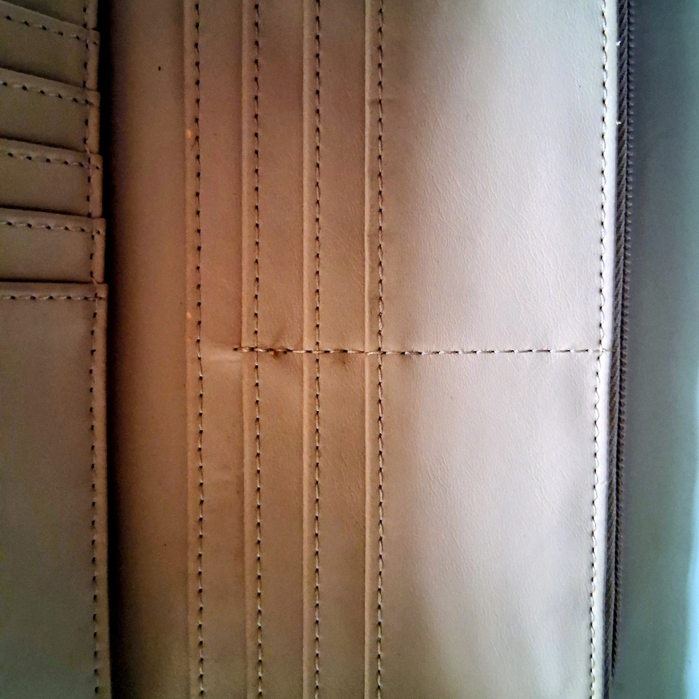 Guess Light Pink and White Wallet - Picture 9 of 10